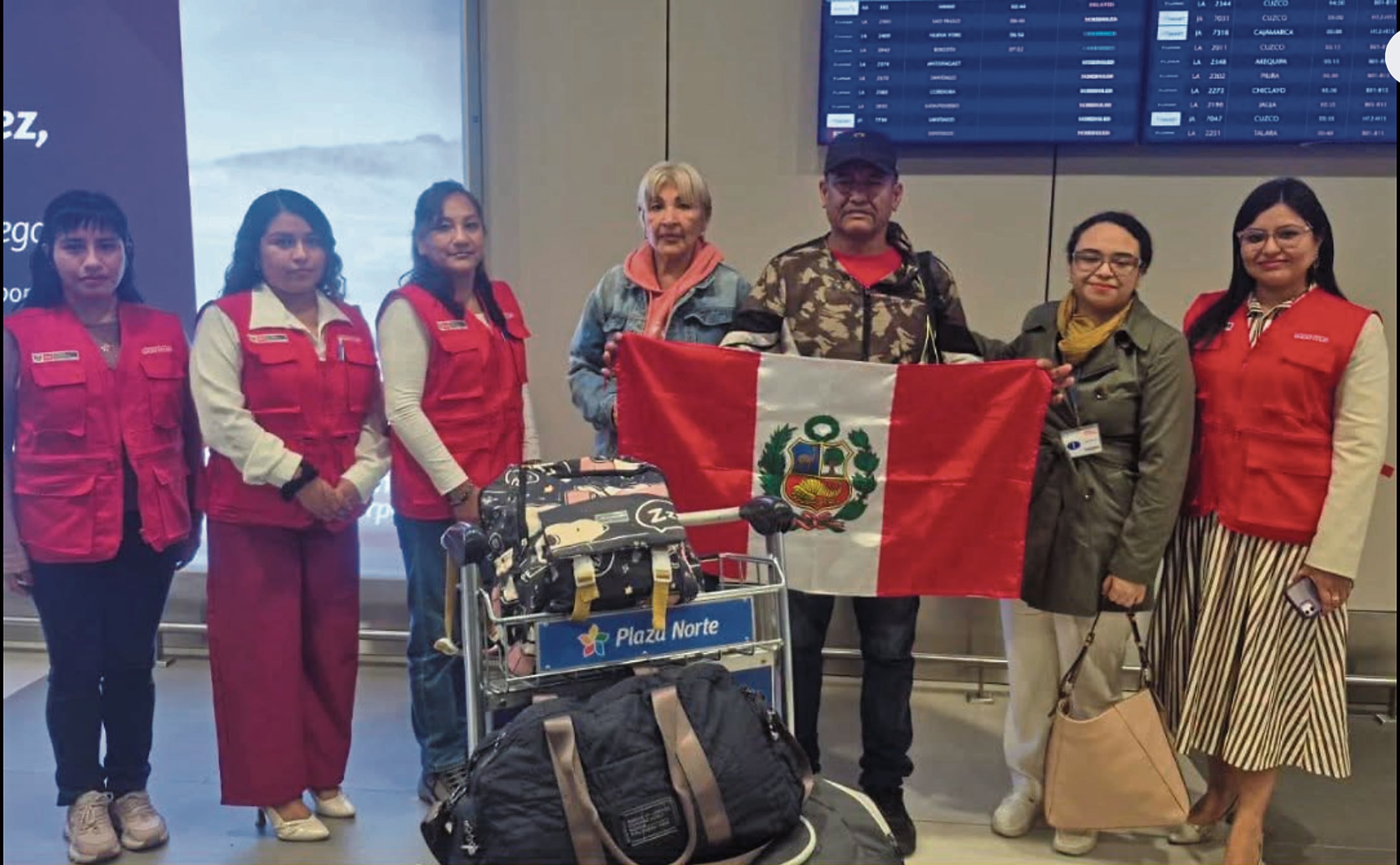 Peruanos regresaron procedentes de Venezuela, donde terremotos causaron gran destrucción y muerte.