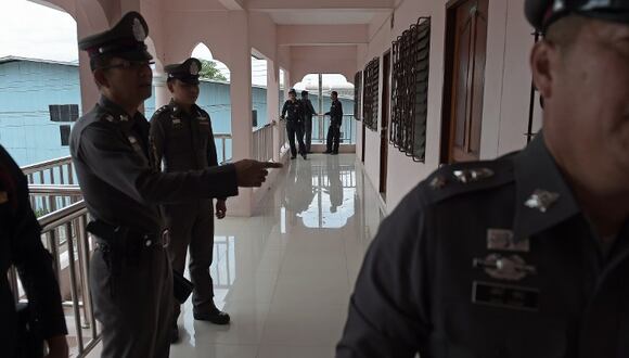 Hombre fue detenido por la Policía de Tailandia, todo por expresar que un restaurante no le gustaba.