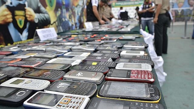​Cercado de Lima: Policía decomisa celulares robados en "El Sótano" [FOTOS]
