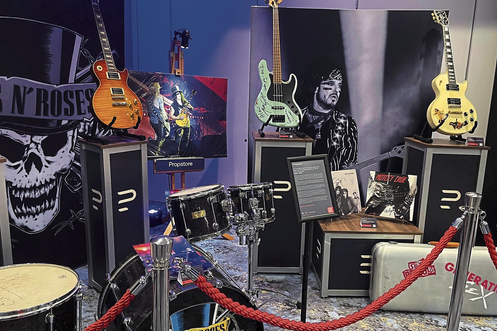 El catálogo incluye piezas objetos usados por grandes estrellas del rock y de la música pop.