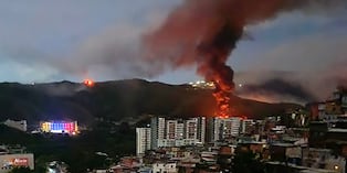 Explosiones en Caracas durante el bombardeo de Estados Unidos en Venezuela. (Photo by AFP)