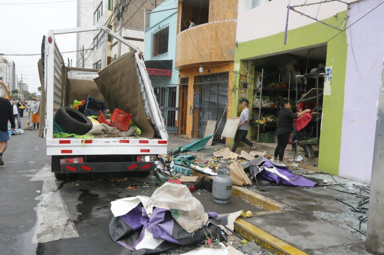 Deflagración de balón de gas en tienda causa varios daños. Foto: Violeta Ayasta/ GEC