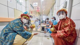Reyes Magos visitaron y llevaron regalos a niños internados en el Instituto Nacional de Salud del Niño de San Borja