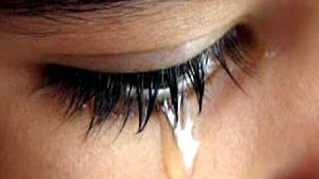 Ver lágrimas con microscopio revela increíbles hechos 