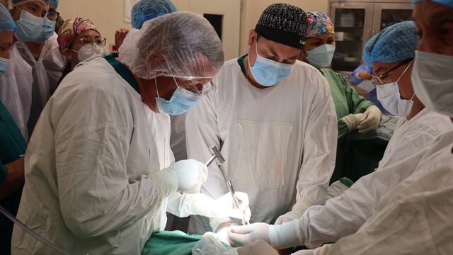 Pacientes esperan por una operación: ¿en qué regiones hay mayor retraso de cirugías?