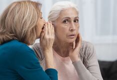 Presbiacusia: Síntomas y factores de riesgo de la sordera por envejecimiento