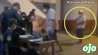 Hombre baila en comisaría mientras espera su papeleta por infringir toque de queda | VIDEO