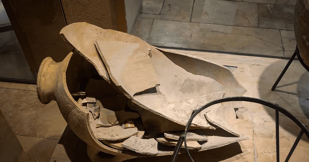Jarrón roto por un niño en el Museo Hecht, en Haifa, Israel.