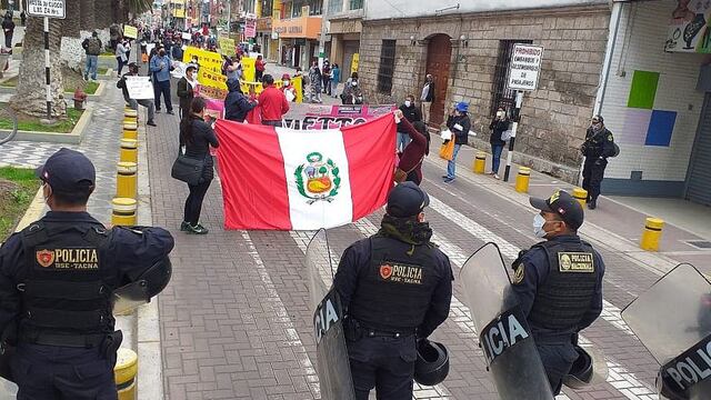 Tacna: Trabajadores de galerías y tiendas protestaron  y exigieron reiniciar sus labores