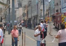 Incendio en Mesa Redonda: Fuego consume popular galería del Centro de Lima y causa pánico previo a navidad