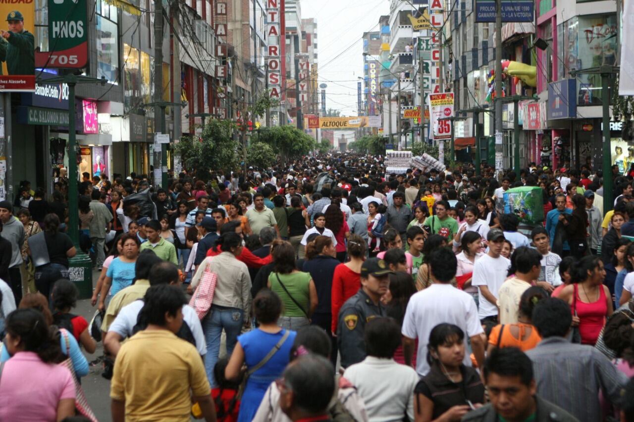 Fiscalizador municipal es atacado a balazos en emporio comercial de Gamarra