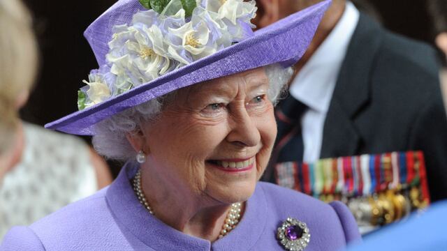 La Cruda Realidad: ¡Dios salve a la Reina Isabel II!