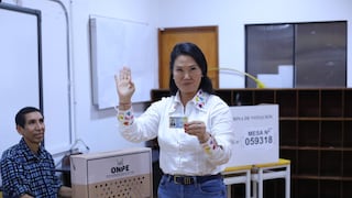 Keiko Fujimori emite su voto y esperará resultados en local partidario