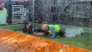 Papá enfrenta a un cocodrilo para salvar la vida de una trabajadora de zoológico | VIDEO