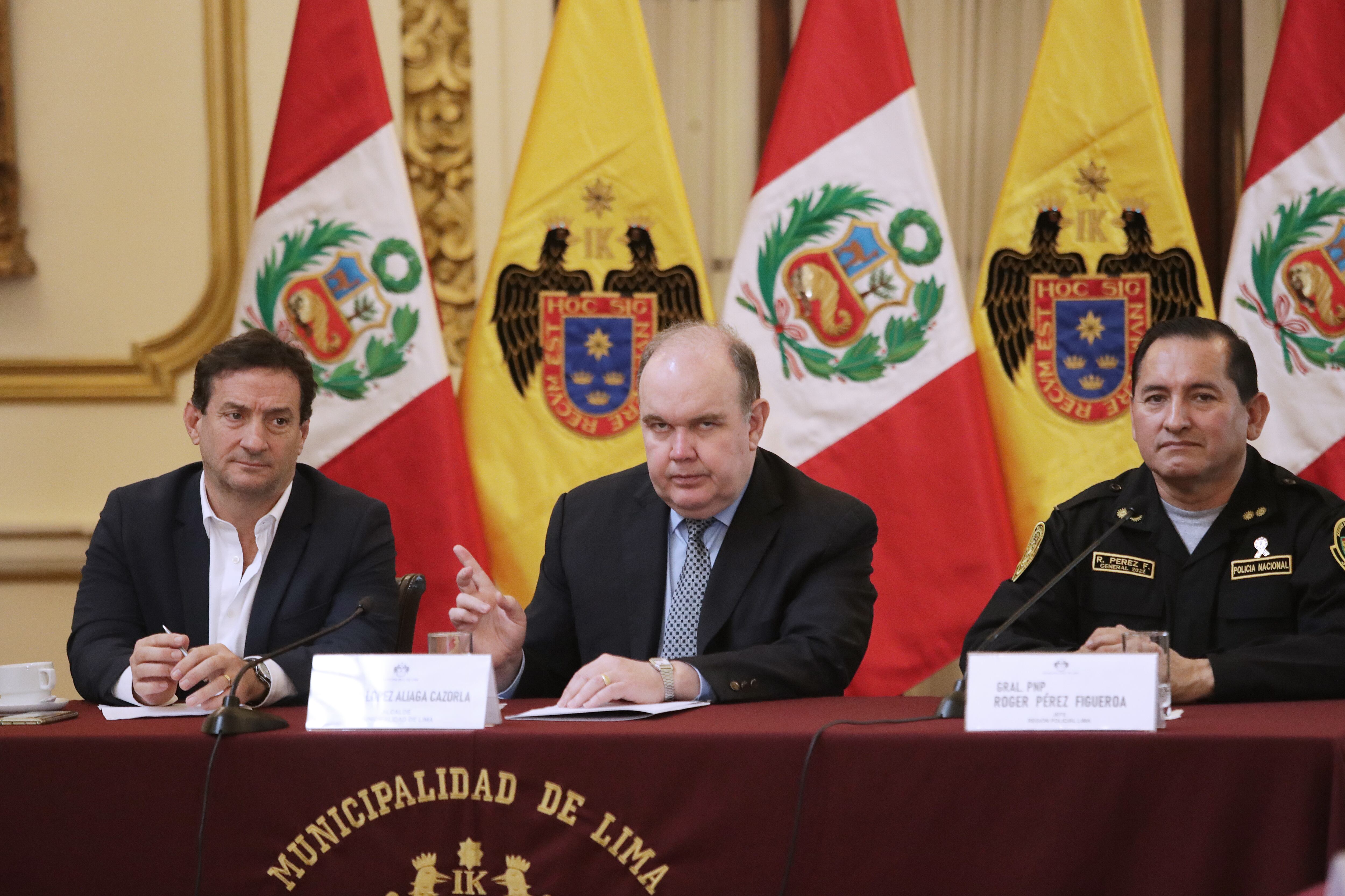 LIMA, LUNES 17 DE JULIO DEL 2023.
PRESENTACION DEL PLAN DE SEGURIDAD PARA LA DENOMINADA TOMA DE LIMA, LA MISMA QUE SE REALIZARIA ESTE 19 DE JULIO.
SE CONTO CON LA PRESENCIA DEL SR. ALCALDE DE LIMA, RAFAEL LOPEZ ALIAGA, EL TENIENTE ALCALDE, RENZO REGGIARDO Y EL GRAL PNP, ROGER PEREZ.
FOTOS: ALESSANDRO CURRARINO / EL COMERCIO