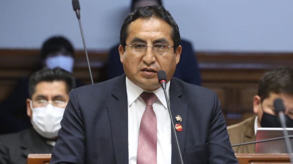 “¿Yo que hago con gente que no va a responder a Huancavelica?”, cuestionó el congresista de Perú Libre, Alfredo Pariona. (Foto: Congreso)