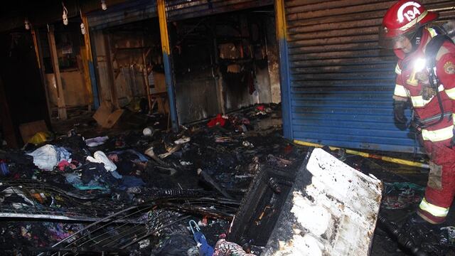 ​Villa El Salvador: Incendio dejó mercado hecho cenizas [FOTOS]