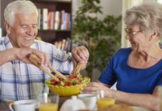 Comer para vivir: Alimentación saludable en adultos mayores