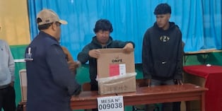 Primera mesa de sufragio en Arequipa.
