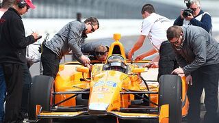 Fernando Alonso corre así en jornada de pruebas de Indianápolis [VIDEO]