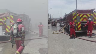 Incendio arrasa con almacén en VES y dos bomberos quedan heridos (VIDEO)