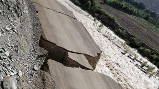 Pueblo Huayrani quedó aislado tras el derrumbe de la carretera debido a las lluvias y huaycos en Pisco | VIDEO