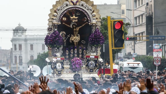 Aquí te contamos todos los detalles para que no te pierdas nada de la procesión del Señor de los Milagros. | Foto: Andina