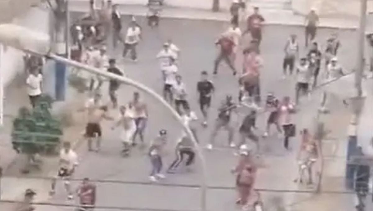 Pelea de barristas se registró el sábado en la urbanización Nocheto, en Santa Anita | Foto: Captura de video RPP Noticias