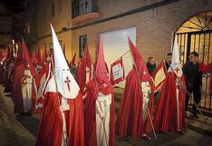 España: confunden a fieles en procesión con miembros del temido Ku Klux Klan