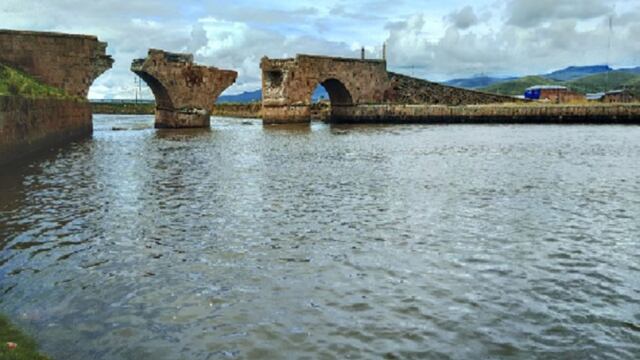 Puno: Intensas lluvias ocasionan el desplome de puente colonial en Lampa