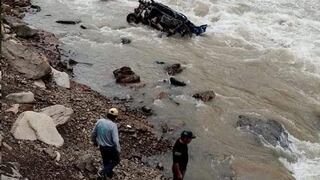 Apurímac: Cinco personas mueren tras el despiste de una camioneta