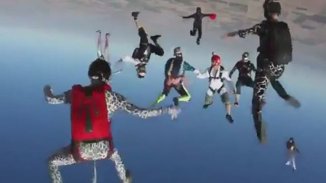 Paracaidistas realizan curiosa versión del ''Harlem Shake'' en el cielo [VIDEO]