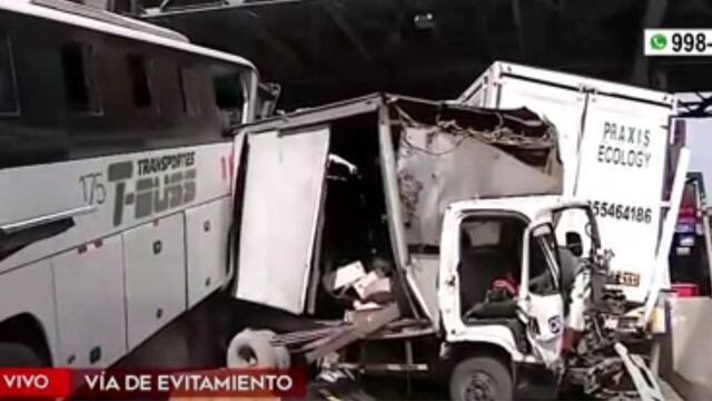 Vía Evitamiento: al menos cinco heridos tras triple choque a la altura del puente Huánuco y peaje de Lima Expresa | VIDEO 
