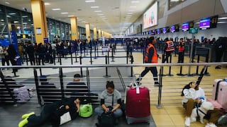 Pasajeros viven drama para tomar sus vuelos tras falla eléctrica en aeropuerto Jorge Chávez