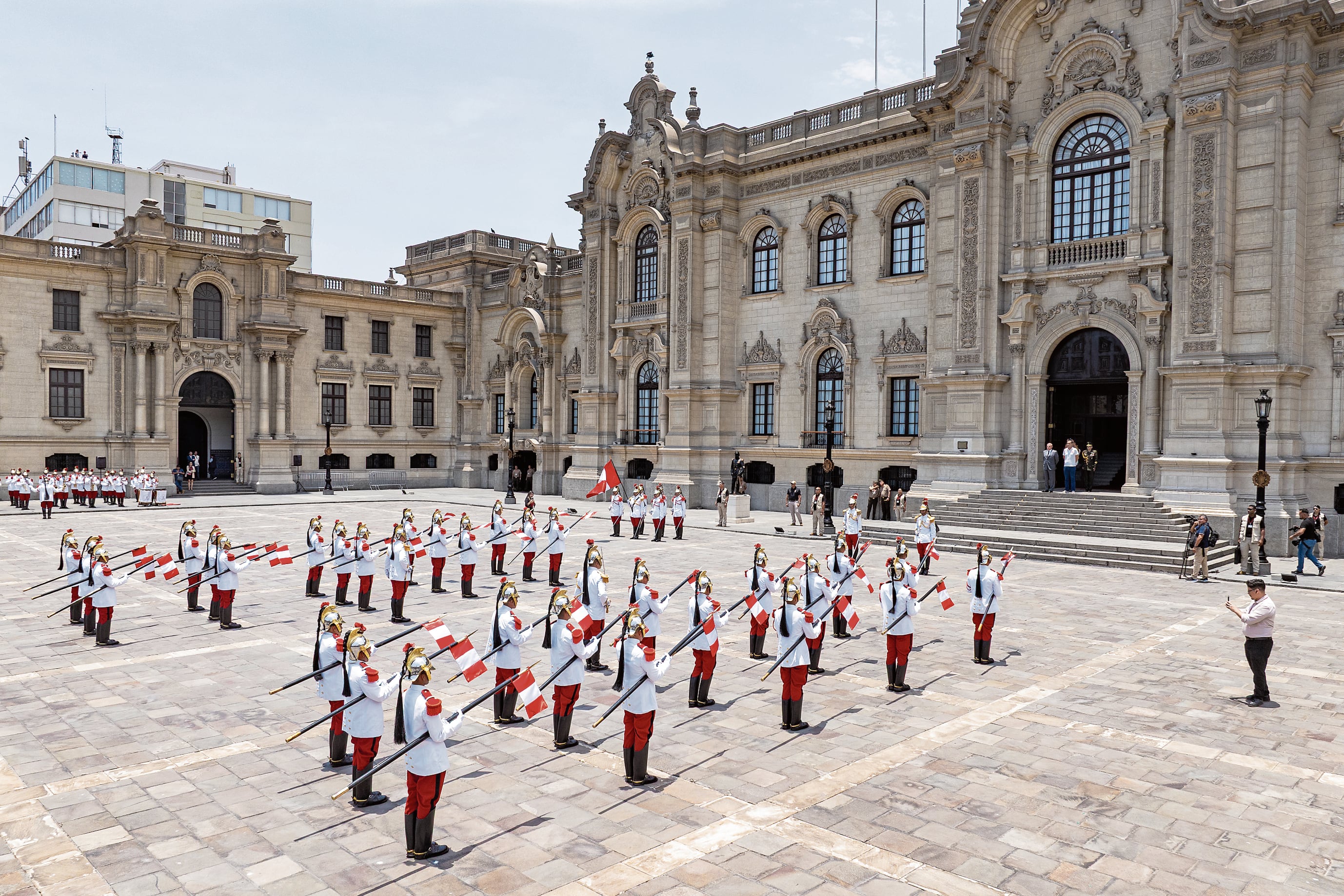 A “toda máquina”, José Jerí culminó un corto período presidencial bajo graves cuestionamientos.