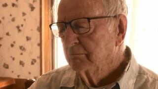 La historia de Derlin Newey, el repartidor de pizza de 89 años que recibió una propina de 12 mil dólares
