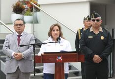 Dina Boluarte jura que da la cara y huye de la prensa para no dar explicaciones