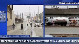 San Juan de Miraflores: Evacúan a vecinos y cierran vías tras fuga de gas en camión cisterna que impactó viaducto de Línea 1 