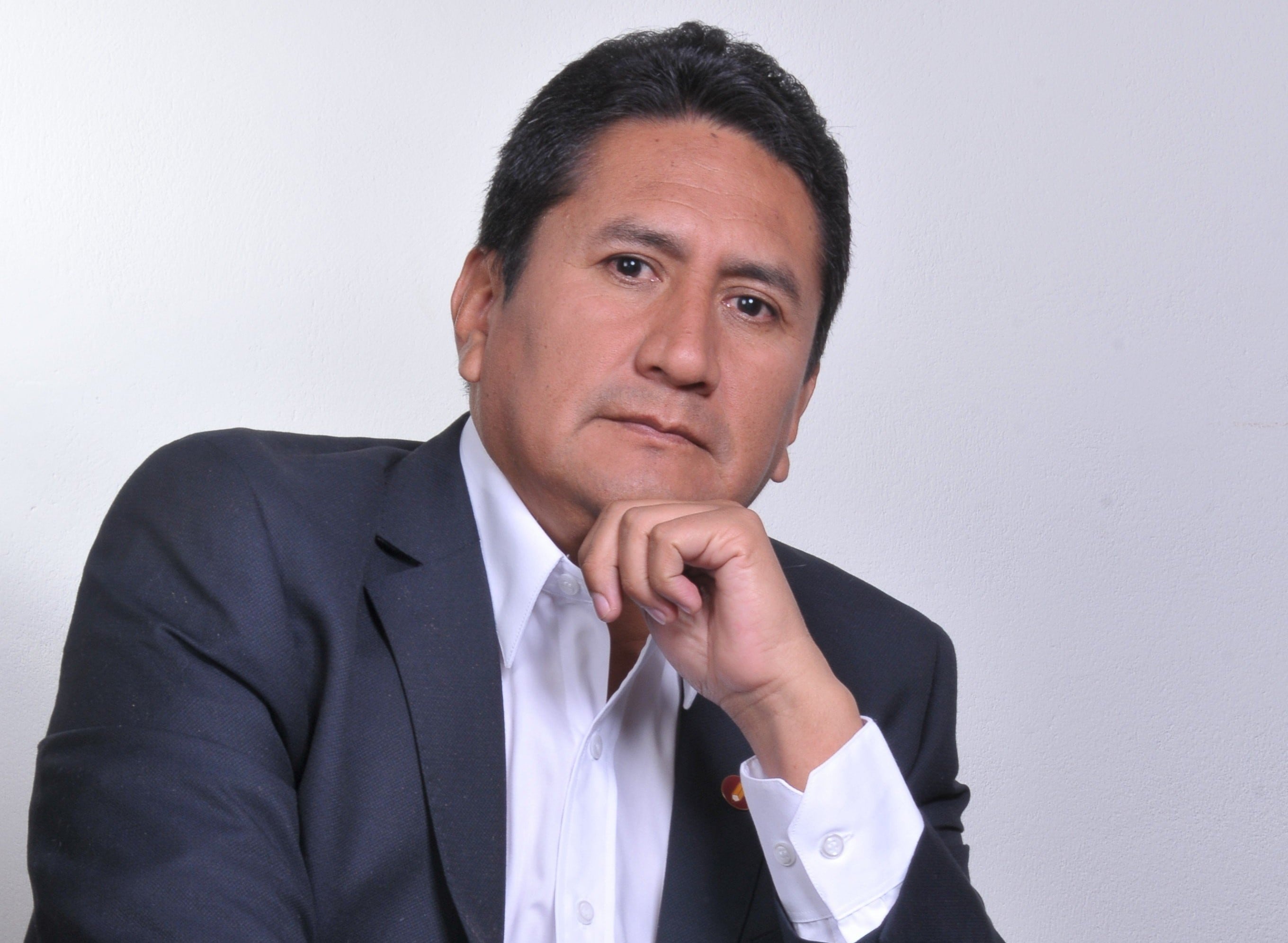 Culminan “tres años de resistencia en la clandestinidad”, tuiteó Cerrón junto a esta foto.