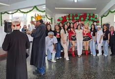 Adultos mayores del Hogar Canevaro celebran la Navidad con nacimiento en vivo
