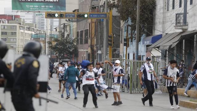 Alianza Lima: Al menos dos hinchas fueron hospitalizados luego de enfrentamientos con la policía
