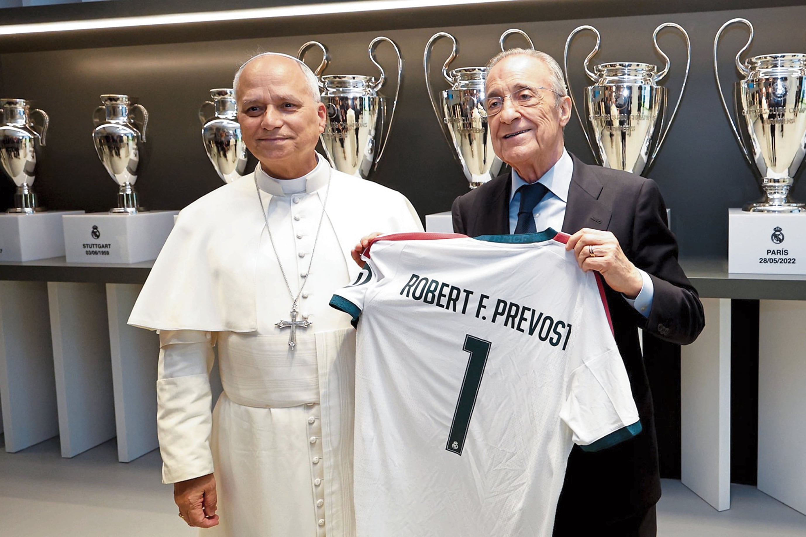 El papa León XIV es hincha del fútbol y del Real Madrid, del que recibió su camiseta personalizada.