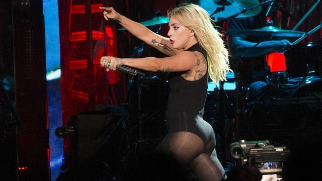 Lady Gaga, sensual y acrobática, debuta en festival de Coachella