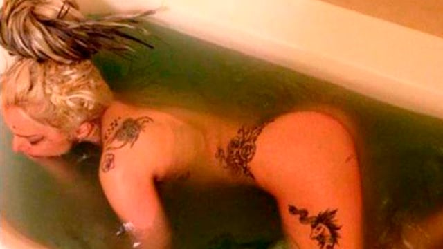 Lady Gaga se muestra desnuda y luce tatuajes [FOTO]