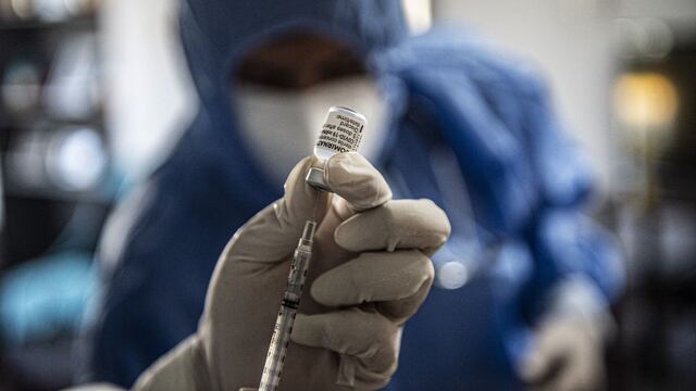 COVID-19: variante sudafricana podría limitar la eficacia de la vacuna de Pfizer