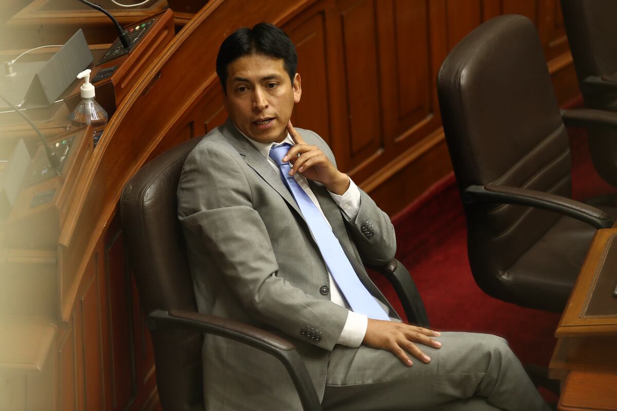 Freddy Díaz minutos previos a ser desaforado por el Congreso. (Jorge Cerdán / GEC)