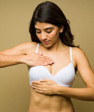 Mientras el cáncer de mama sigue siendo el de mayor incidencia en el país, llega una tecnología que ya monitorea la salud de 500 mil mujeres en el mundo: un parche con IA para un tamizaje casero, rápido y sin dolor. (Foto: iStock)
