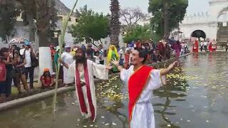 'Cristo Cholo' representó el bautizo de Jesús por Jueves Santo (VIDEO)
