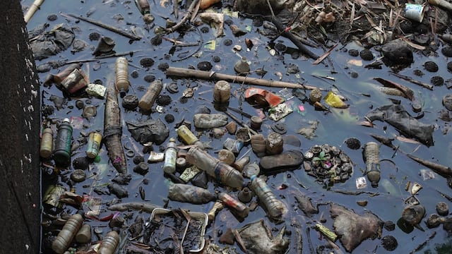 Peruanos en contra de plásticos de un solo uso por crisis de contaminación 