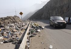 Pasamayito: vía se llena de basura y desmonte